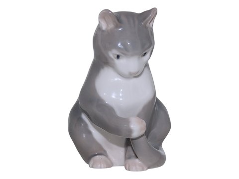 Bing & Grondahl figurineGrey / white cat playing with its tail