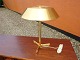 Bordlampe i messing og teak dansk design fra 1960´erne  
5000 m2 udstilling