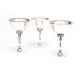 Harald Nielsen for Georg Jensen: Et sæt på tre cocktailbægre i sterlingsølv. 
#479A. H: 10,5cm. D: 7,7cm. V: 292gr (3)