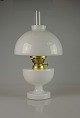 HolmegaardPetroleumlampeHvid opal glas