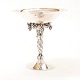 A Georg Jensen grape tazza. Sterlingsilver. #263B. H: 19cm. D: 18,4cm. W: 577gr
