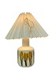 Bordlampe dekoreret med blomster af Bing og Grøndahl, model 6714/2102, fra 1960erne.