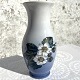 Royal Copenhagen
Vase 
Med brombær
#288 / 2289
*250kr