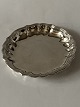 Glass tray Silver
Diameter 9.5 cm.