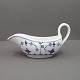 Royal Copenhagen, musselmalet riflet; Lille saucekande ...