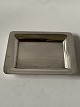Silver tray.
Stamped: Sterling.
Measures: 6.7 x 5.3 cm.