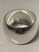 Napkin ring Silver.
Stamped: D-A. 830s.
Size 2.5 x ø 4.8 cm.