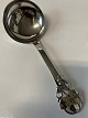 Serving spoon in silver
Stamped 3 towers
Year produced. 1934
Length 19 cm