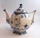 Royal Copenhagen. Blue Fluted, Full lace. Royal Copenhagen. Teapot. Model 1119. 
Height 20 cm. 100 cl. (1 quality).