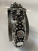 Silver bangle with a beautiful pattern, with many details.
Measures 6 x 5.2 cm.