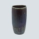Arne Bang; Vase af stentøj med sort og blå glasur, nr. 3
