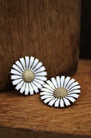 vare nr: Marguerit ørenring AM. 3,2cm.