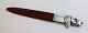 Lundin Antique präsentiert: Briefmesser mit Hundekopfmotiv aus Silber (830). Länge 20,2 cm.