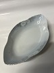 Serveringsfad fra Royal Copenhagen, i serien skærsommernatsdrøm, dekr. 73-10026.