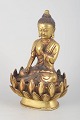 Buddhafigur i forgyldt bronze.