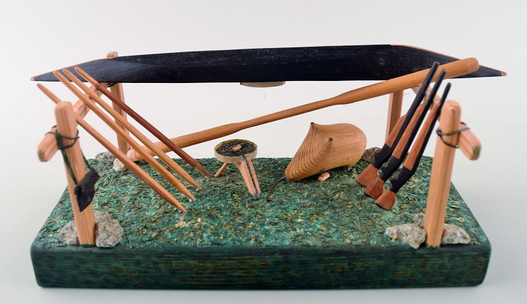 Grønlandica kajak i træ. Håndskårede redskaber.