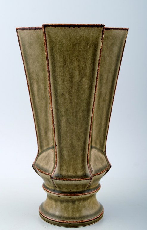 Lisa Engquist for B&G, Bing & Grøndahl.
