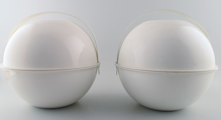 2 Guzzini, Italiensk design, picknic kurve i moderne design.