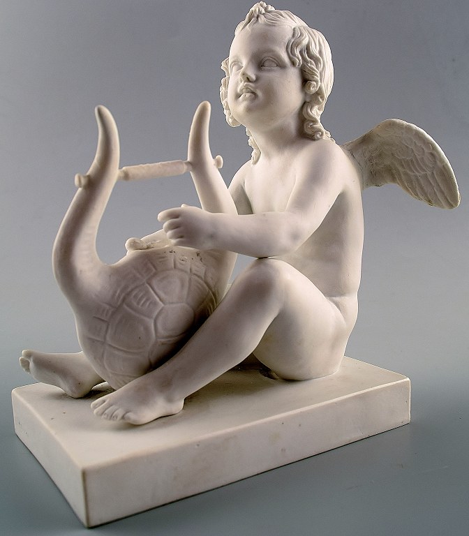 Antik Royal Copenhagen biscuit figur. Amor, engel.
