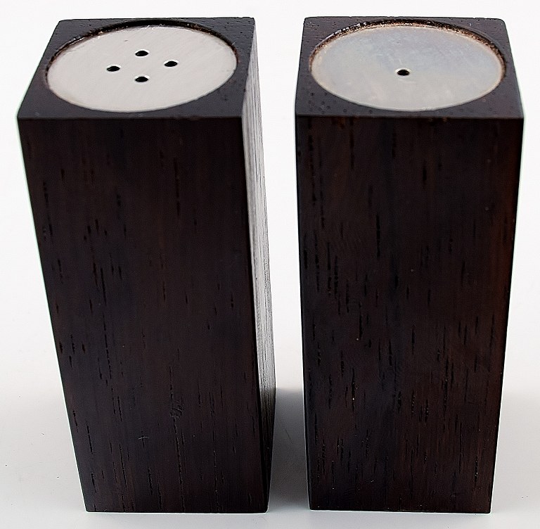 Danish design, salt and pepper in rosewood, modern design 1970s.