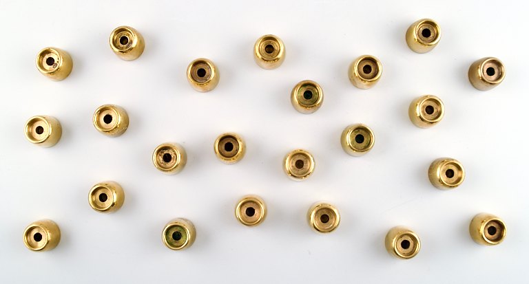 Hans Agne Jakobsson, Markaryd, Sverige, 23 lysestager i messing.
