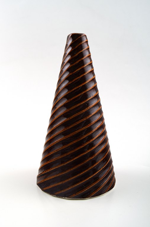 Stig Lindberg, Gustavsberg, Domino kegleformet vase i keramik. 