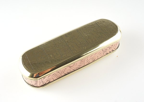 Snustobaksdåse, messing og kobber. Holland ca. år 1760