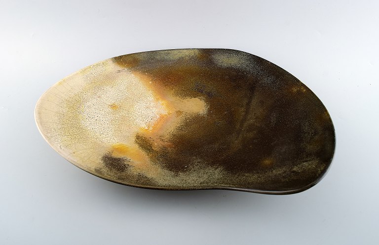 Hans Hedberg (1917-2007) Swedish ceramist.Unique very large kidney shaped ceramic dish from Hedberg