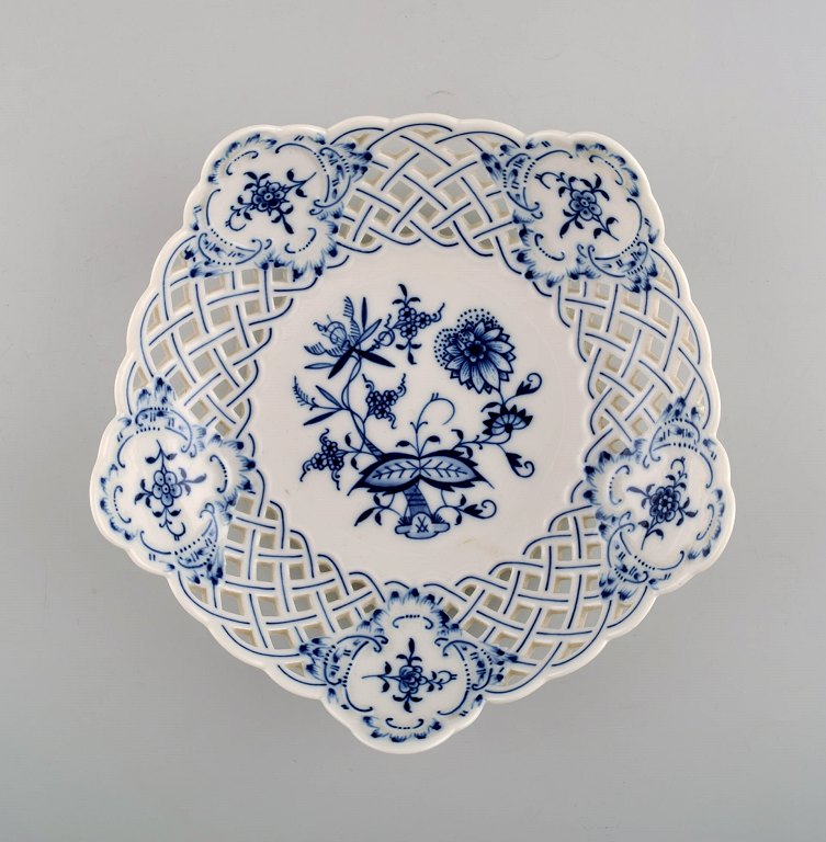 Meissen løgmønstret gennembrudt skål, 1900-tallet. 