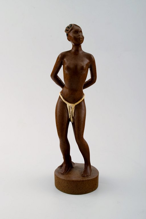 P. Ipsens Enke, sjælden figur af halvnøgen sort kvinde. 