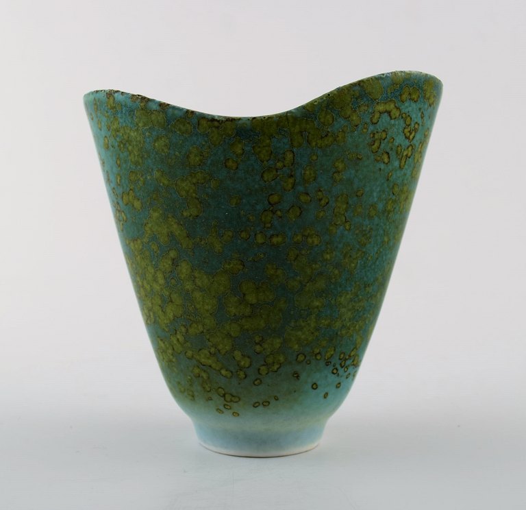 Carl Harry Stålhane/Stalhane, Rörstrand/Rorstrand stoneware vase. Beautiful eggshell glaze.