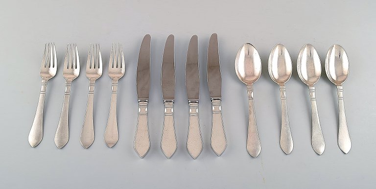 Georg Jensen. Continental (Antik) 4 p. komplet middags sølvservice, hammerslået.