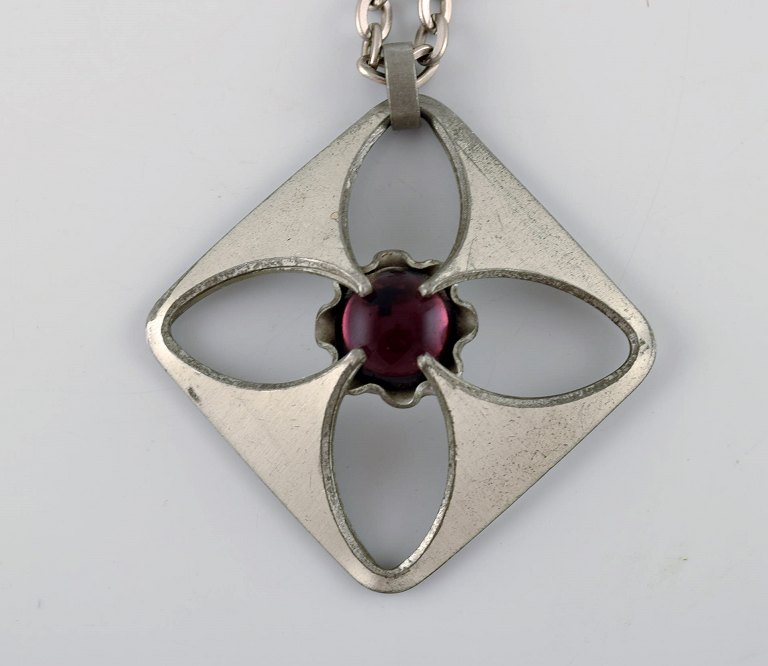 Bent Larsen Tin. Denmark. Necklace in pewter with purple stone. Modern design, 60 / 70 s.