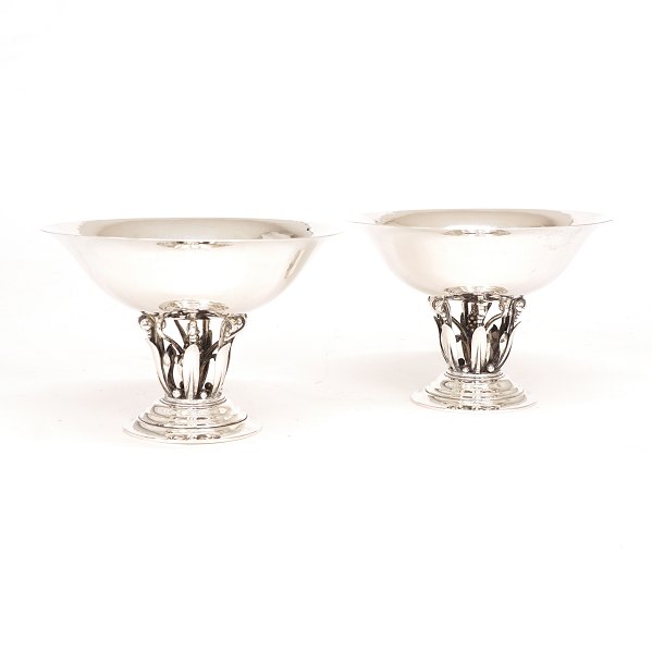 Johan Rohde for Georg Jensen: A pair of silver bowls. Signed and dated 1919. 
#242. H: 12,6cm. D: 18,2cm. W: 876gr (both)