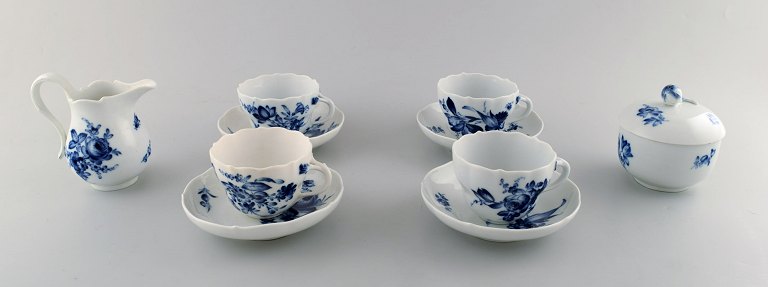 Meissen løgmønstret. Sæt på 4 kaffekopper og underkopper, sukkerskål og flødekande. Ca. 1920.  