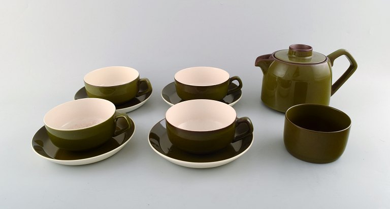 Timiana dinner service from Aluminia in faience. Consisting of 4 tea cups with saucers, sugar bowl and tea pot. 1960.