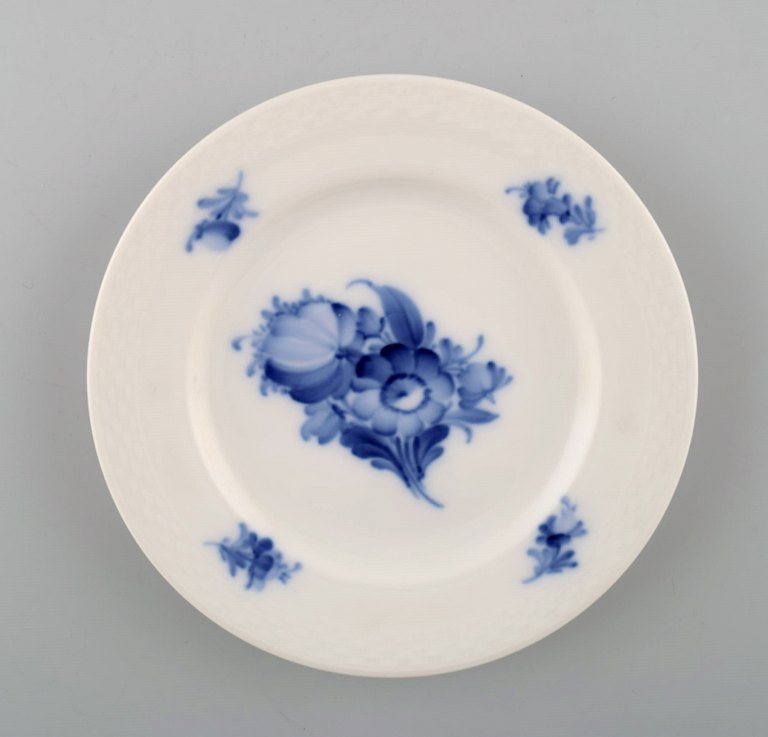 Blue flower 2 cake plates from Royal Copenhagen.