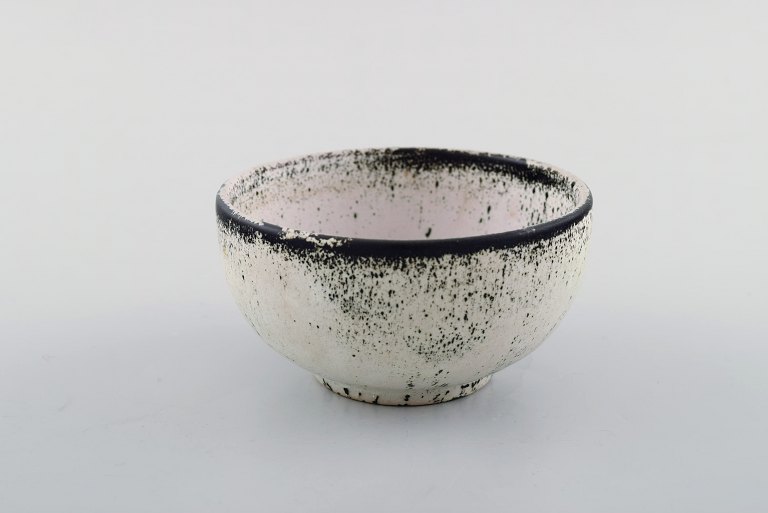 Svend Hammershøi for Kähler, HAK, bowl in glazed stoneware.1930 / 40
