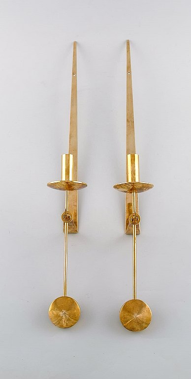 Par Skultuna, Sverige, messing lysestager. Model 1607. Designer : Pierre Forsell.