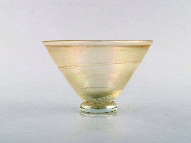 Bertil Vallien for Kosta Boda. Vase in mouth blown art glass. Swedish design, 1980