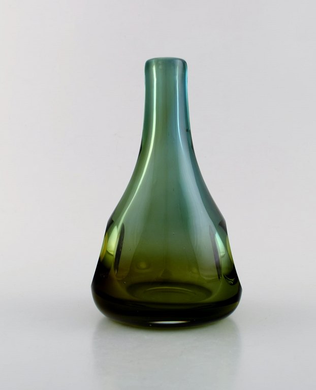 MONA MORALES (1908-1999) for Kosta Boda. "Ventana" vase in mouth-blown art glass. 1980