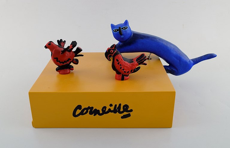 Corneille, Cobra artist. Sommelier set. Modern sculpture. Blue cat (corkscrew) and two red birds (mounted on cork plugs). Late 20th century.