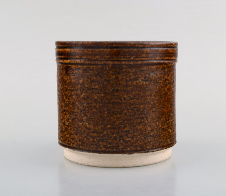 Kähler, HAK. Glaseret stentøjskål/urtepotteskjuler. Nils Kähler. 1960´erne. Glasur i brune nuancer.