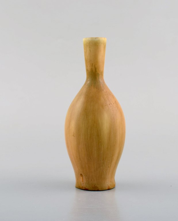 Carl-Harry Stålhane for Rörstrand. Vase med i glaseret stentøj. Smuk glasur i lyse jord nuancer. 1960