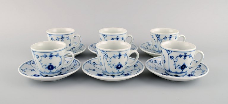 Seks Bing & Grøndahl Musselmalet Hotel Kaffekopper med underkopper. Modelnummer 
744. 
