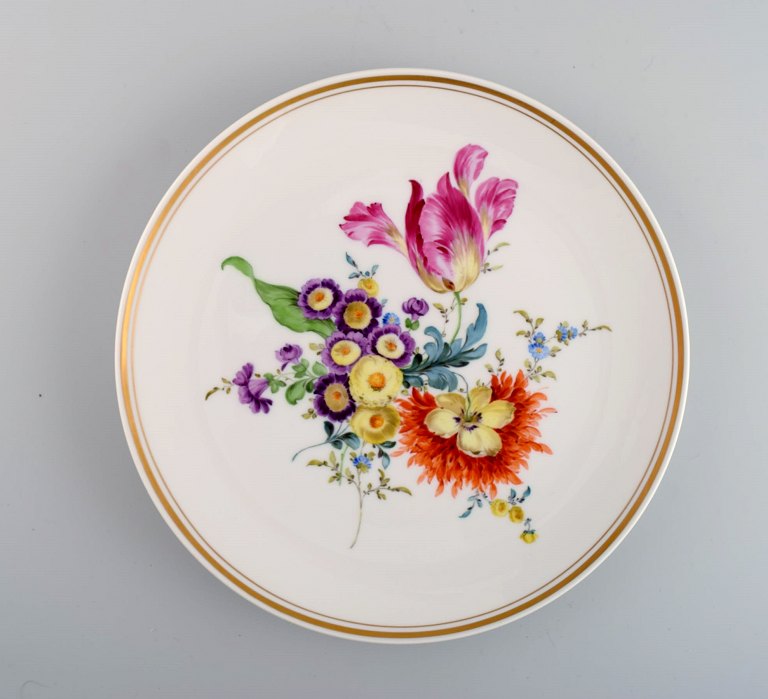 Antik Meissen tallerken i håndmalet porcelæn med blomstermotiver. 18/1900-tallet.