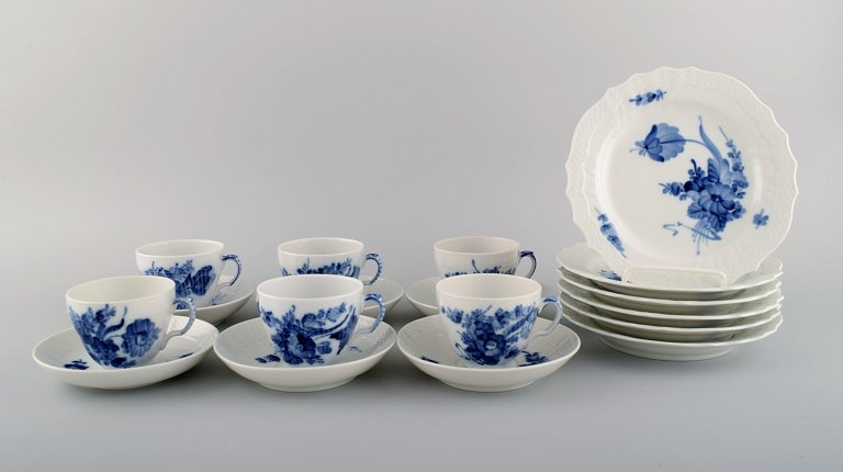 Royal Copenhagen Blue Flower Curved coffee service for six people. 1960s. Model number 10/1549.