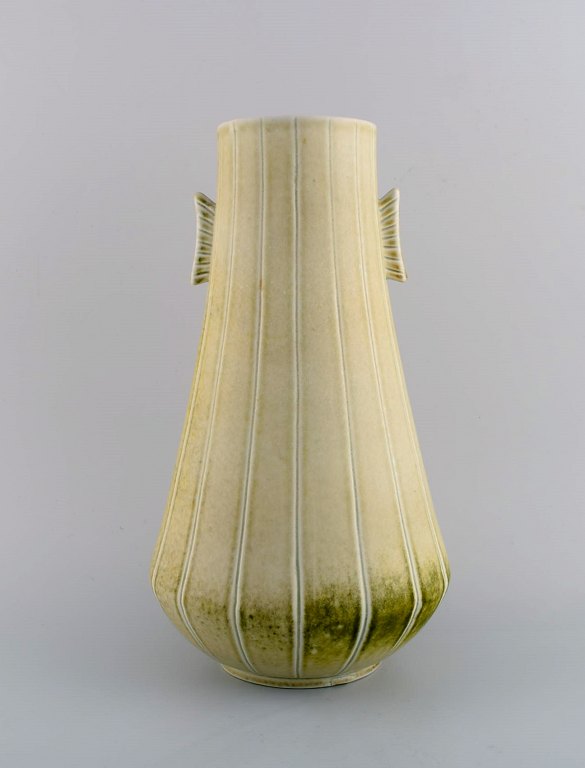 Gunnar Nylund for Rörstrand. Stor sjælden unika Air Force vase i glaseret 
stentøj. Svensk design, midt 1900-talllet.
