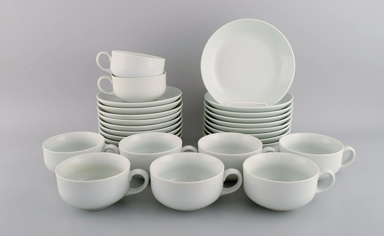 Modernist Edith Sonne White Bing and Grøndahl tea service for eight people. 1960