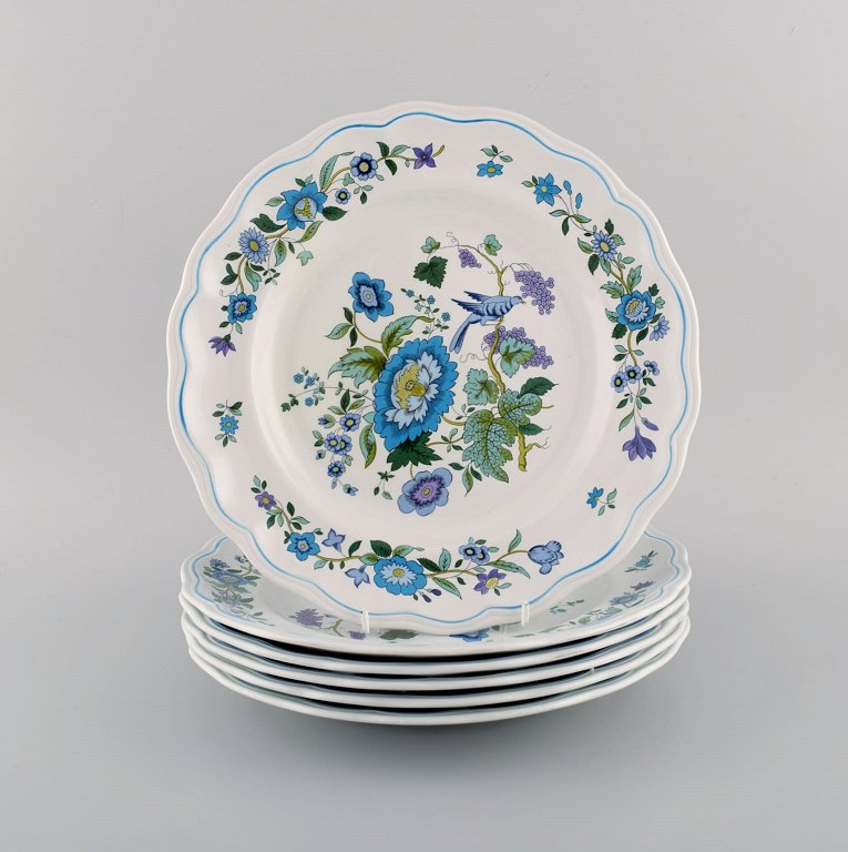 Spode, England. Seks middagstallerkener i håndmalet porcelæn med blomster- og fuglemotiver. 1960/70